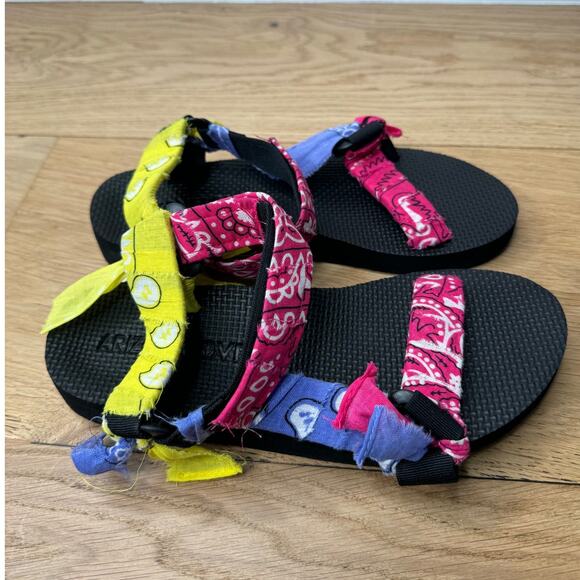 NWT Arizona Love Trekky Multi-Color Strappy Open Toe Bandana Sandal, Size 38 - Picture 4 of 6